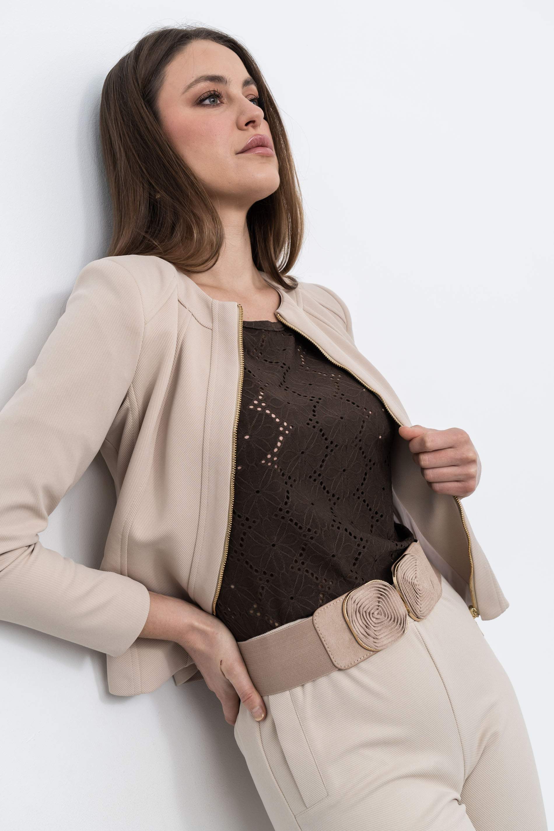 CHAQUETA CORTE CREMALLERA BEIGE - Imagen 3