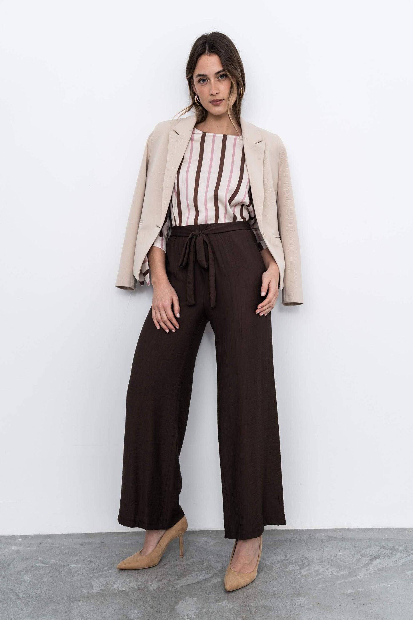 AMERICANA BOTON CORTA BEIGE - Imagen 10