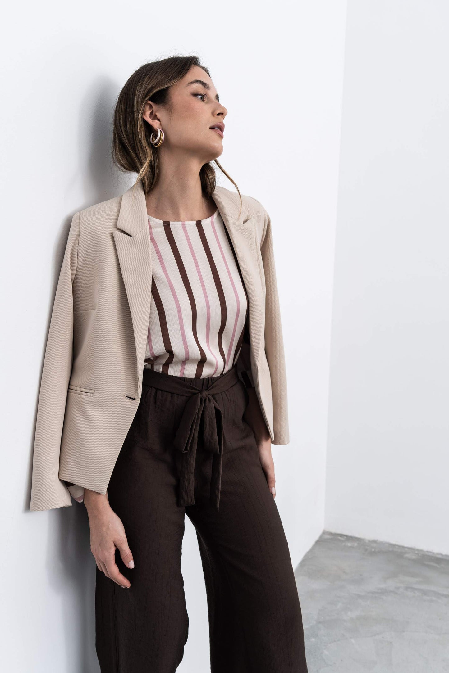 AMERICANA BOTON CORTA BEIGE - Imagen 7