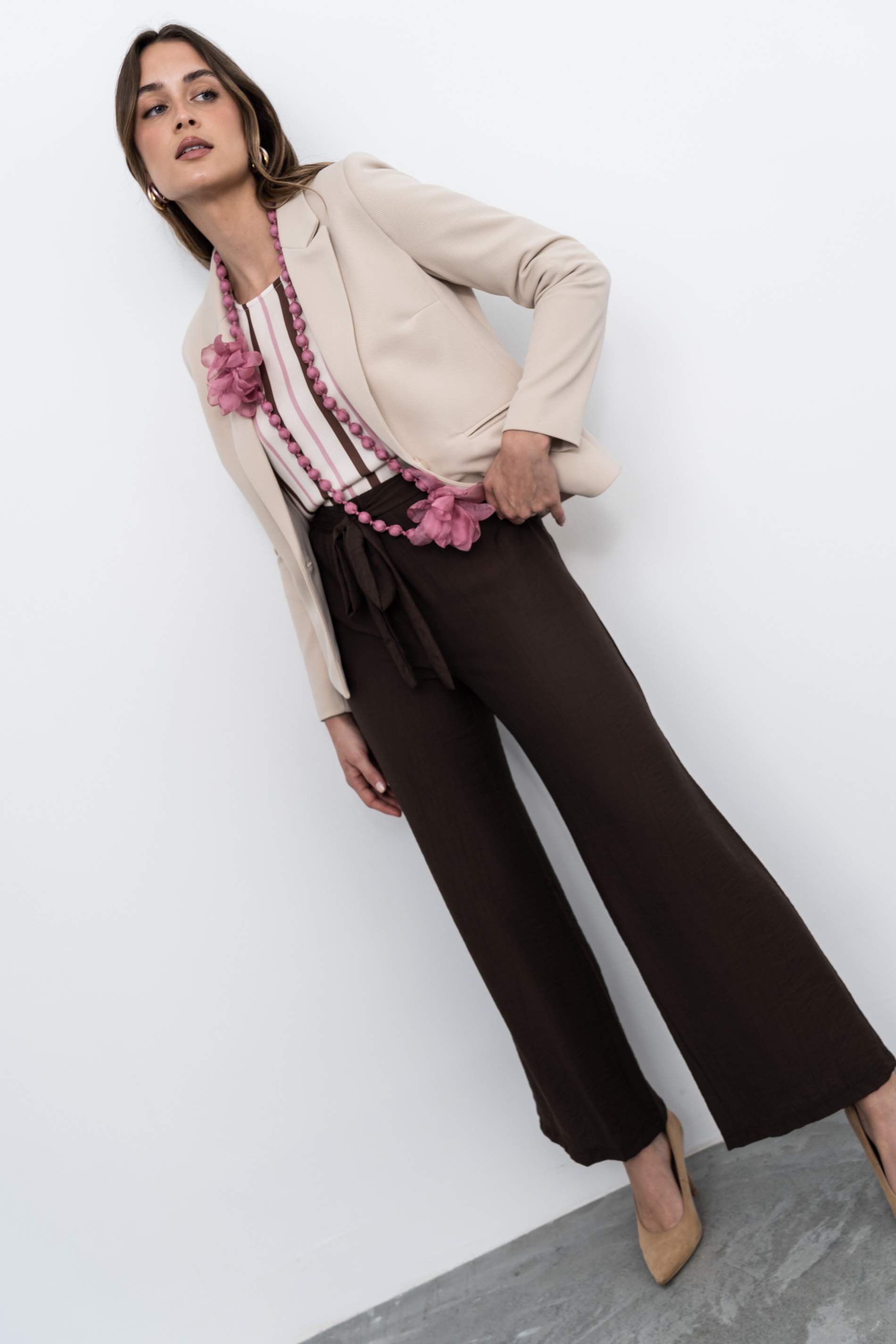 AMERICANA BOTON CORTA BEIGE - Imagen 8