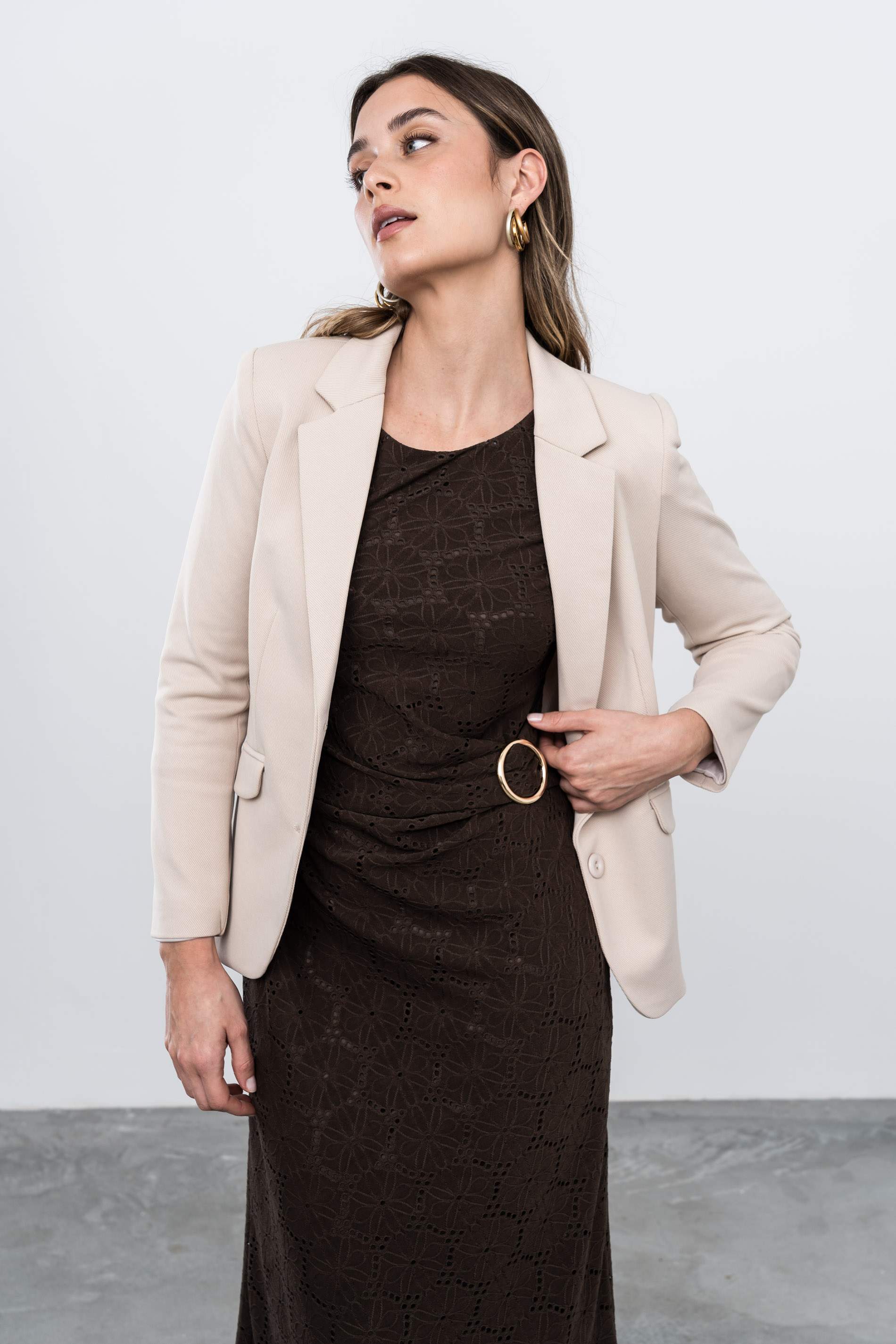 AMERICANA DOBLE BOTON BEIGE - Imagen 6