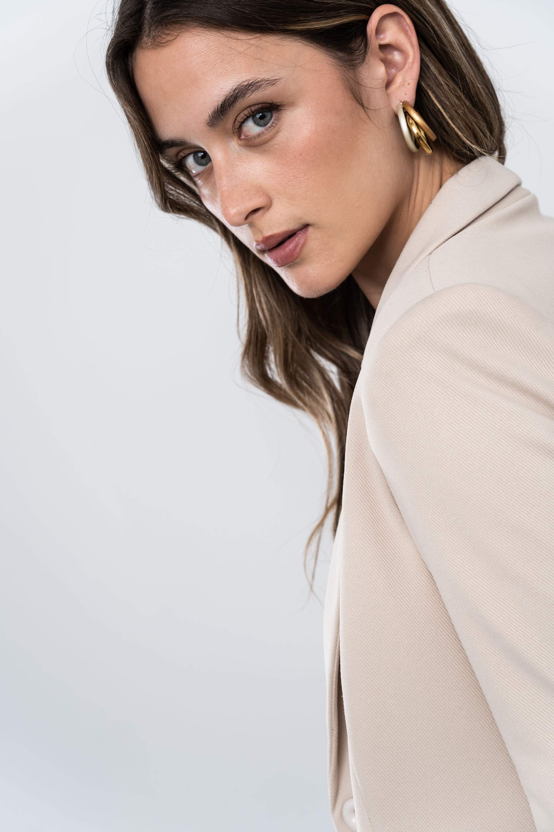 AMERICANA DOBLE BOTON BEIGE - Imagen 7