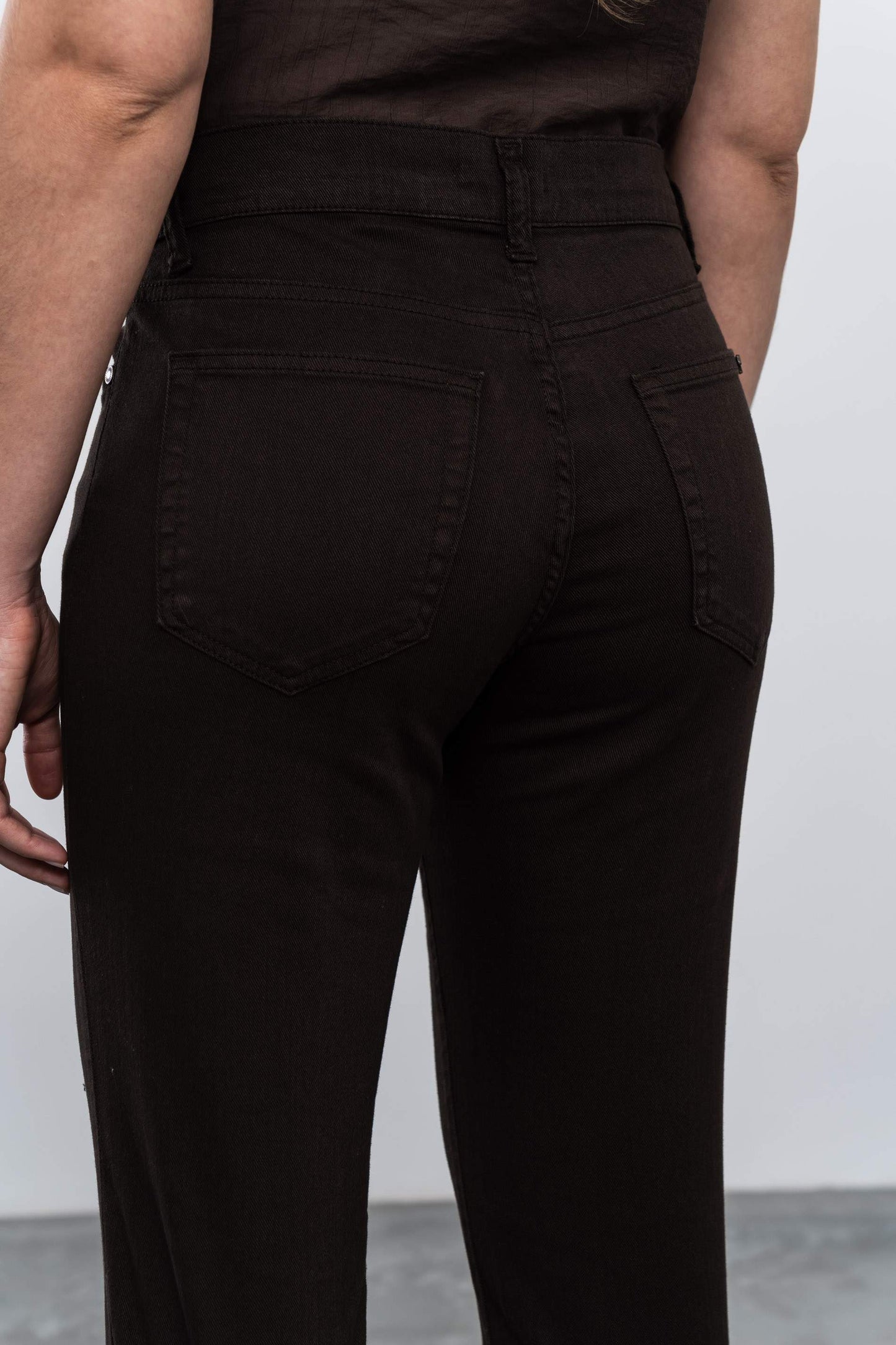 PANTALON 5 BOLSILLOS CHOCOLATE - Imagen 4