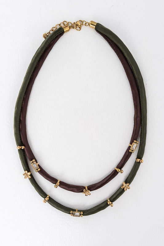 COLLAR TEJIDO DETALLES ENGARZADOS
