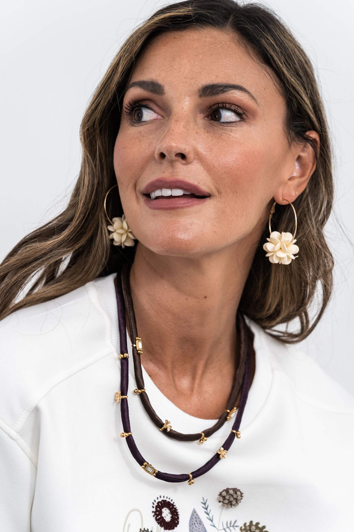 COLLAR TEJIDO DETALLES ENGARZADOS
