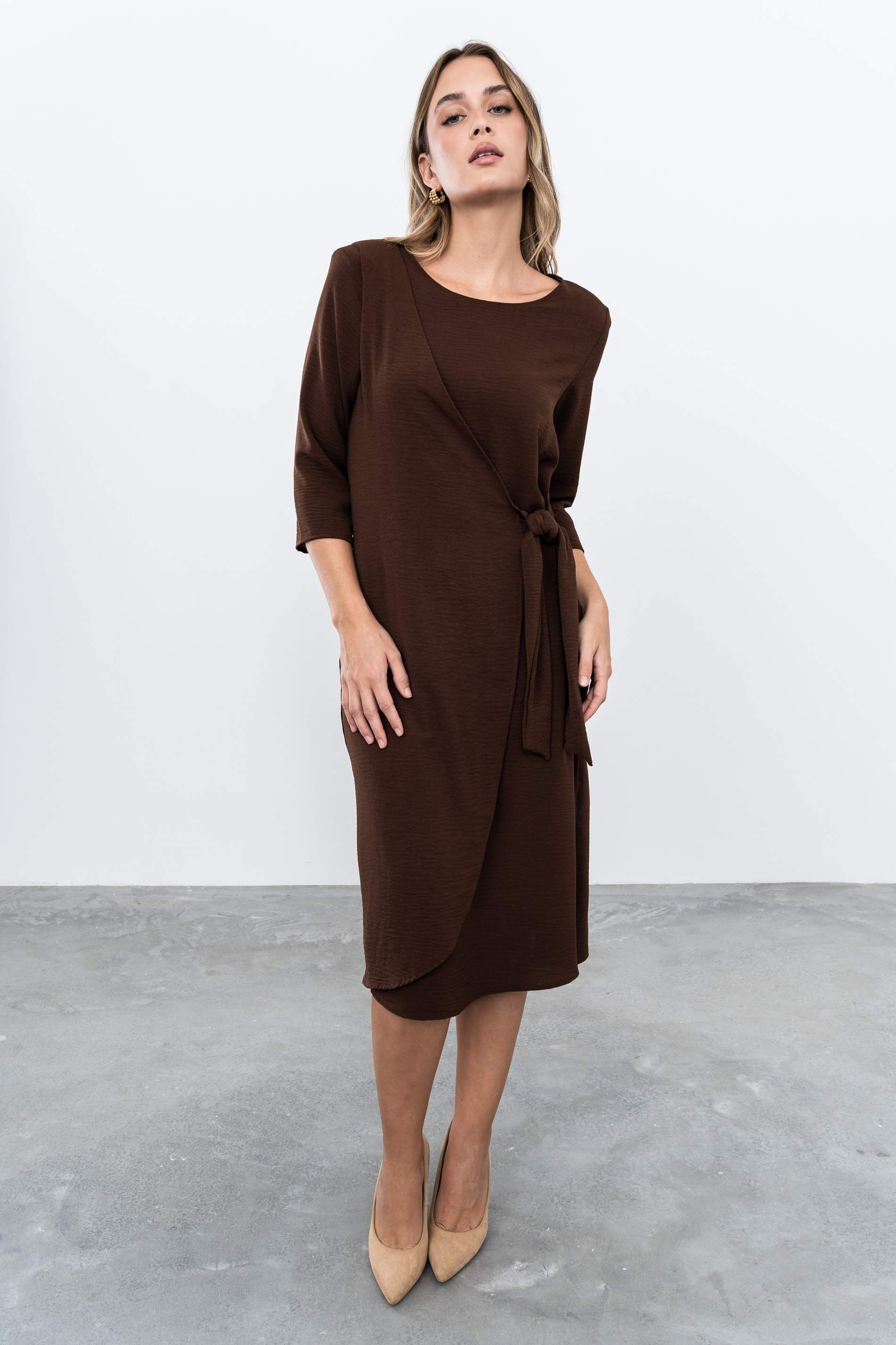 VESTIDO EFECTO CRUZADO MARRON - Imagen 7