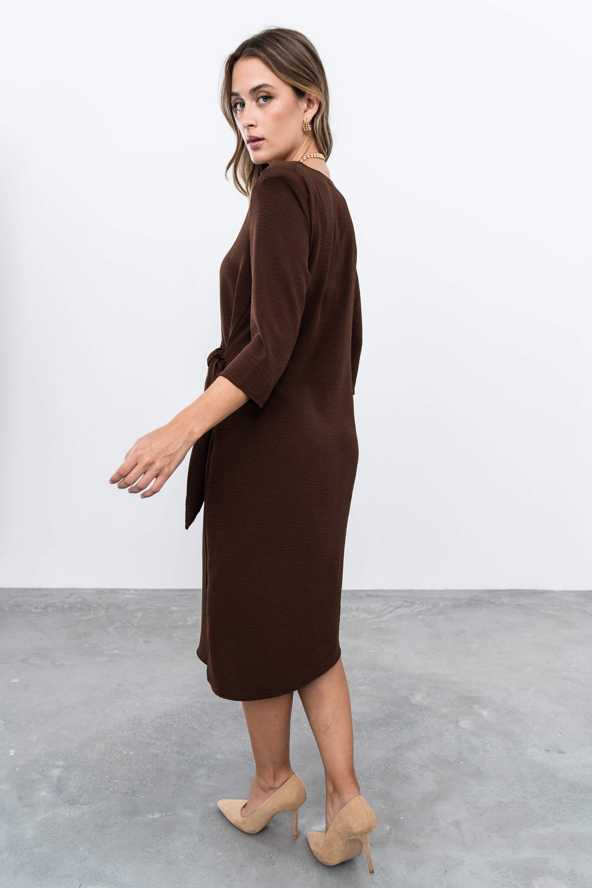 VESTIDO EFECTO CRUZADO MARRON - Imagen 8