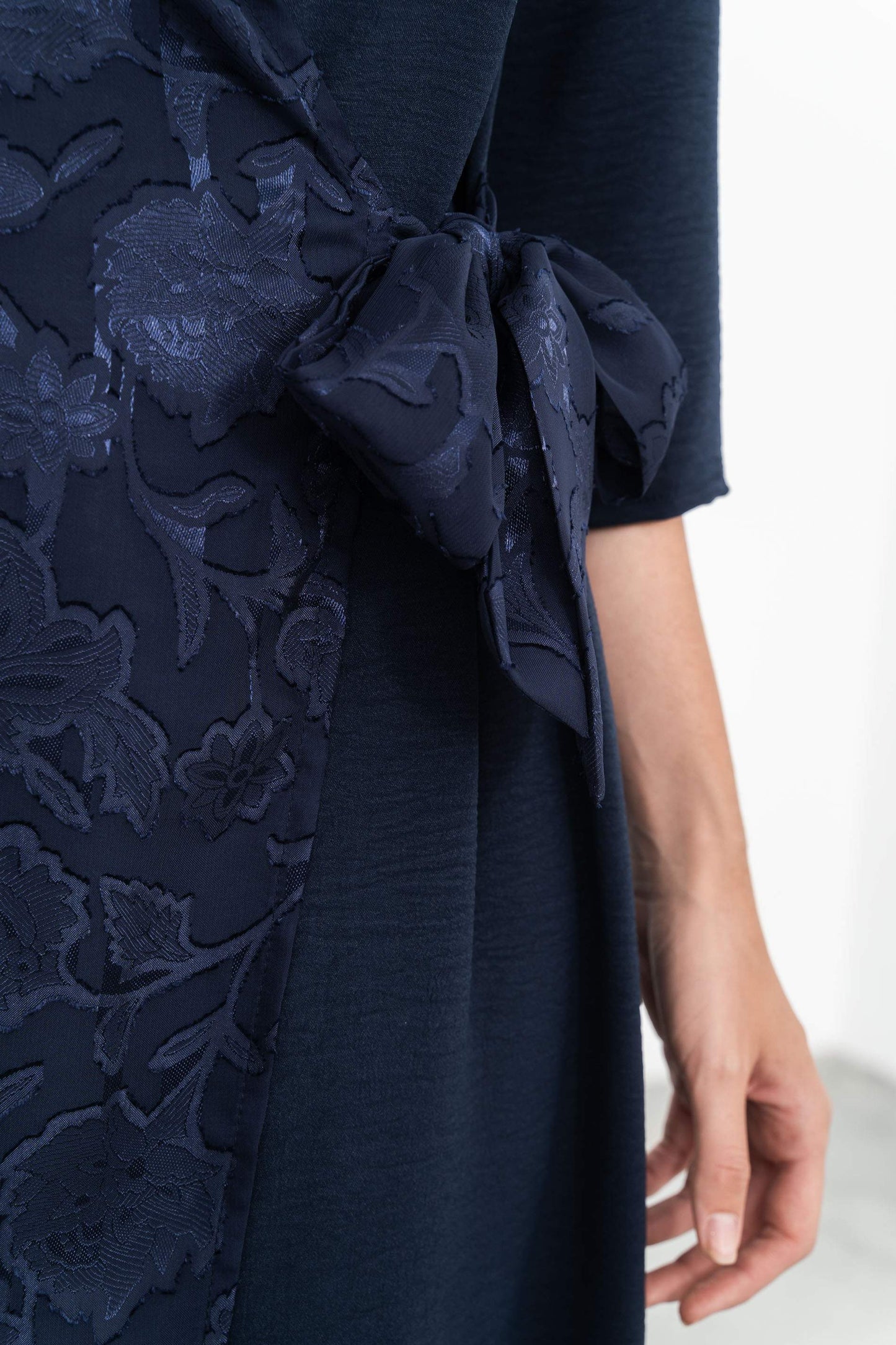 VESTIDO SOBRECAPA JACQUARD MARINO - Imagen 4