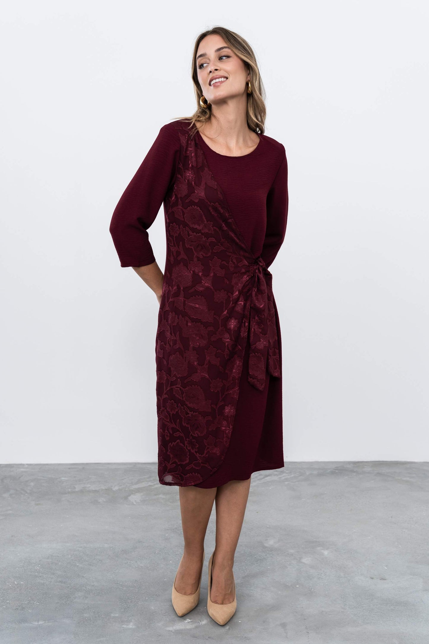 VESTIDO SOBRECAPA JACQUARD BURDEOS - Imagen 7