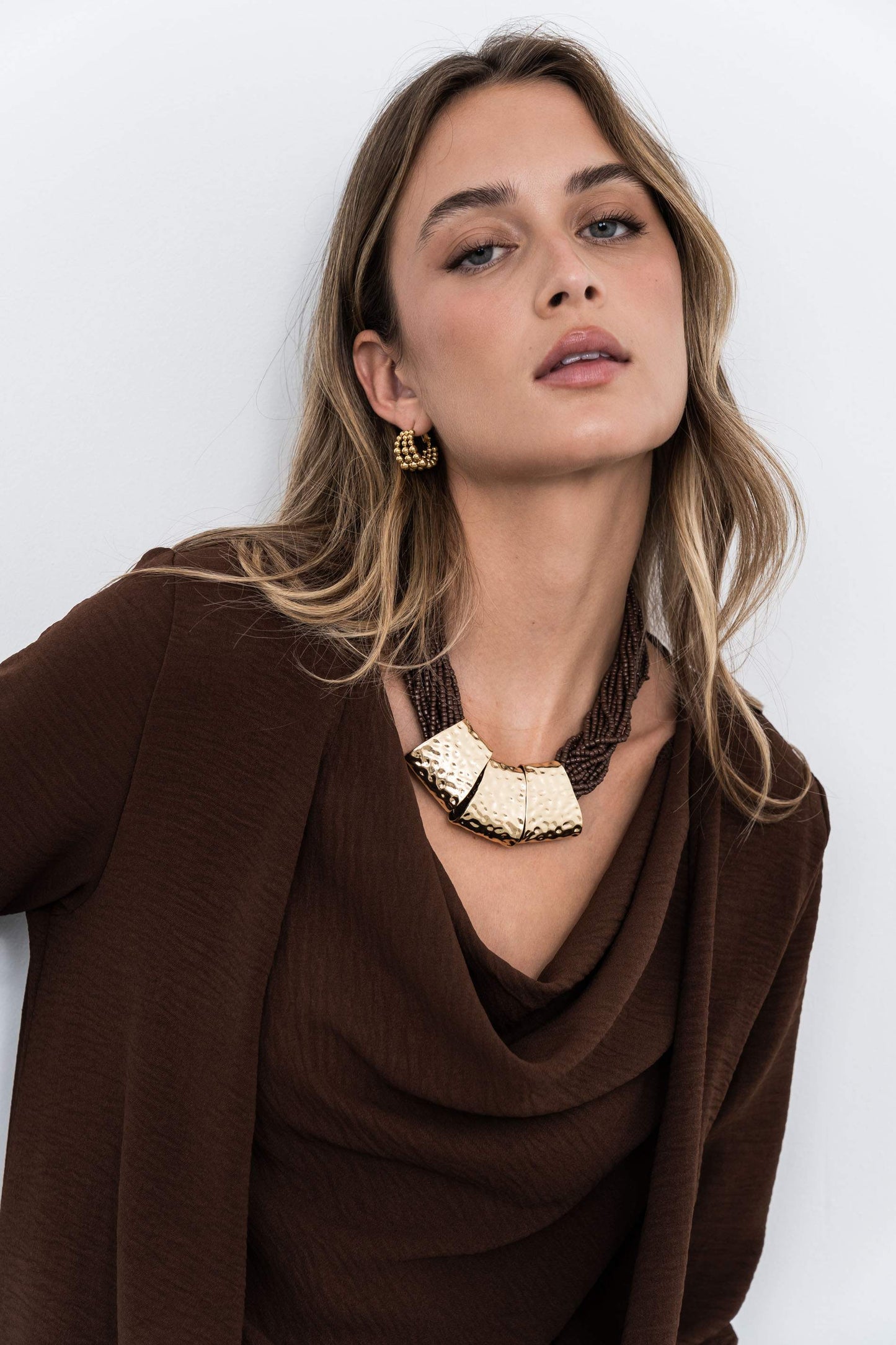 BLUSA DOBLE CAPA NUDO MARRON - Imagen 3