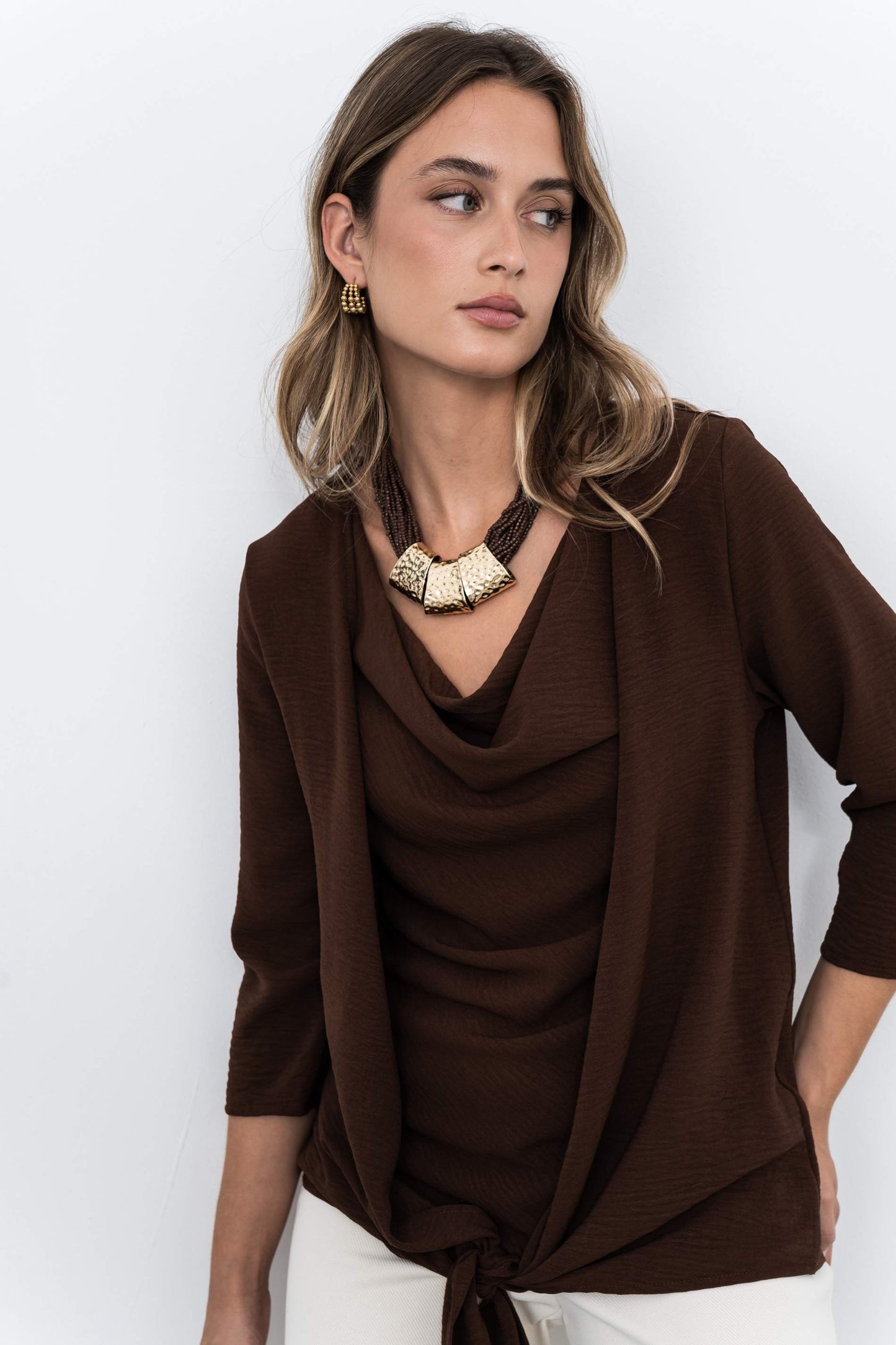 BLUSA DOBLE CAPA NUDO MARRON - Imagen 5