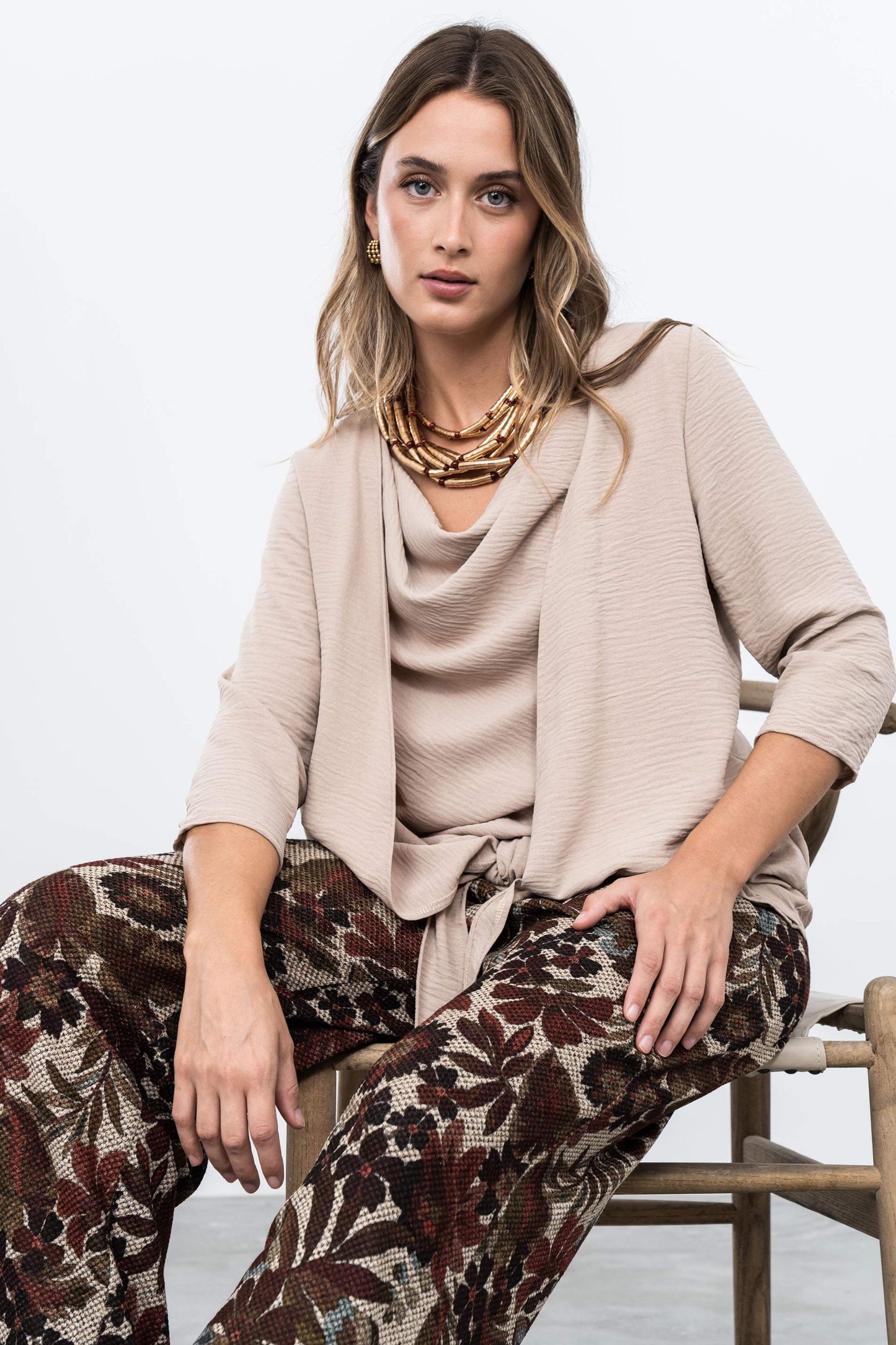 BLUSA DOBLE CAPA NUDO ARENA