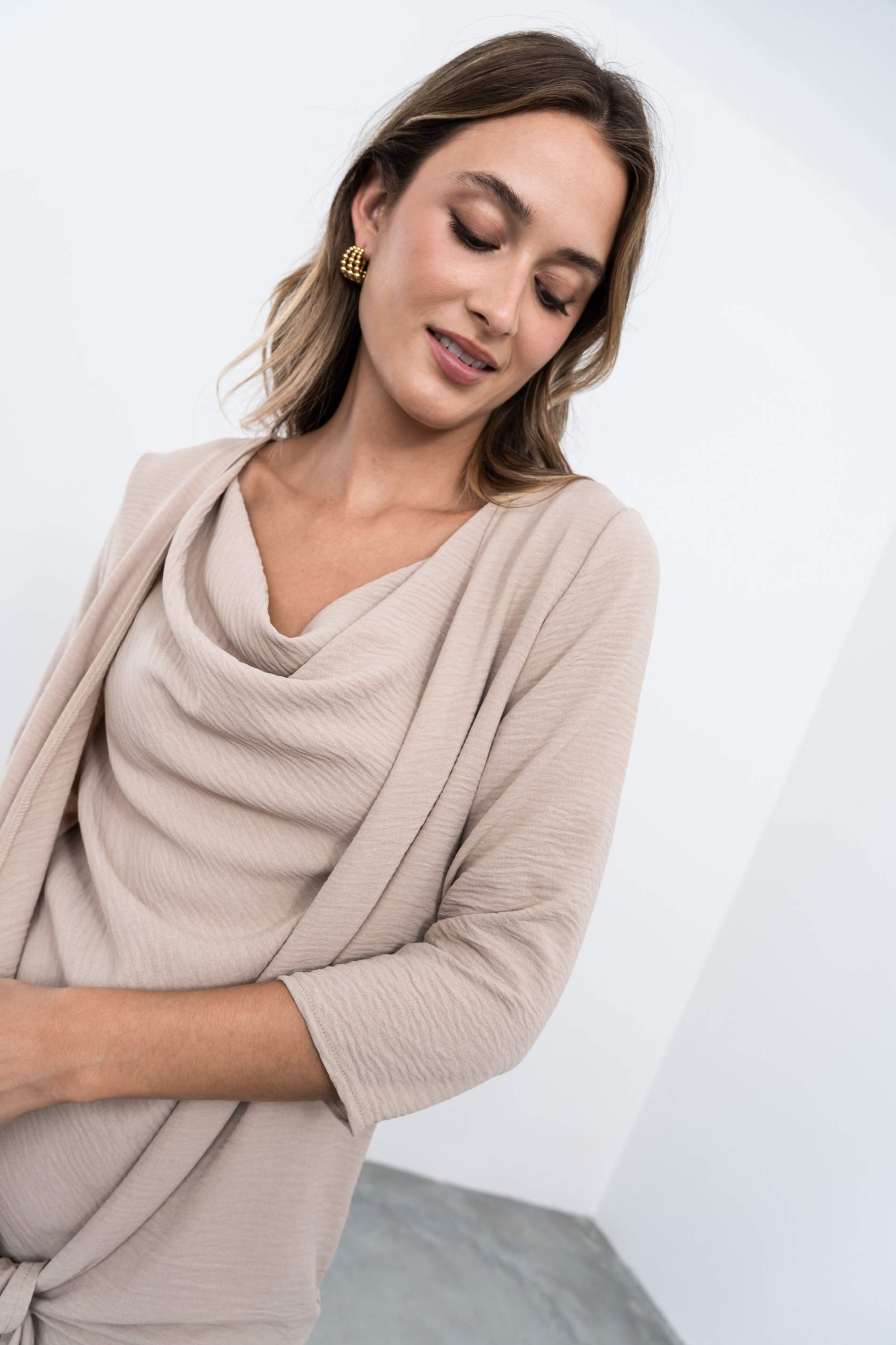 BLUSA DOBLE CAPA NUDO ARENA - Imagen 3