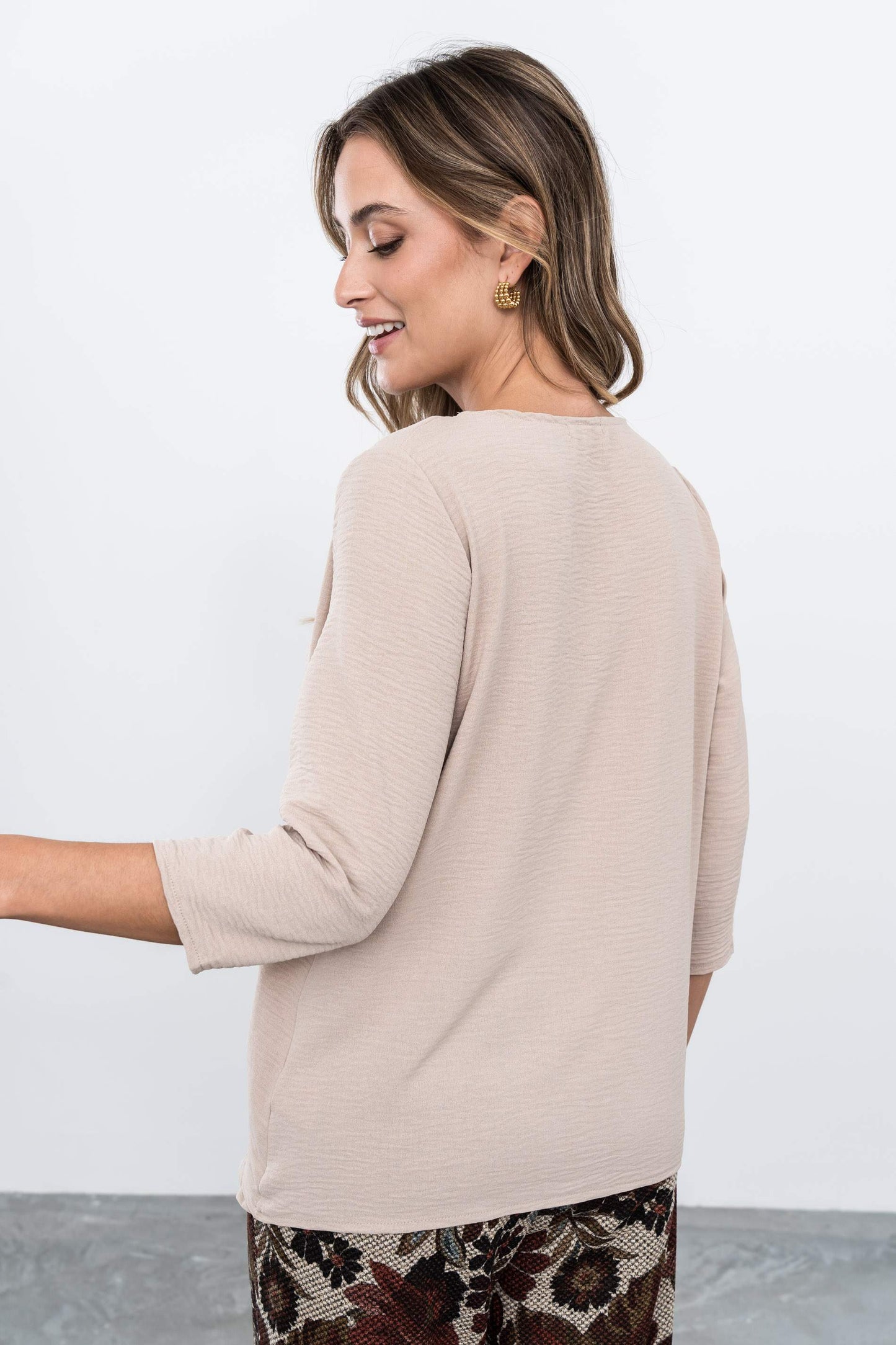 BLUSA DOBLE CAPA NUDO ARENA - Imagen 6