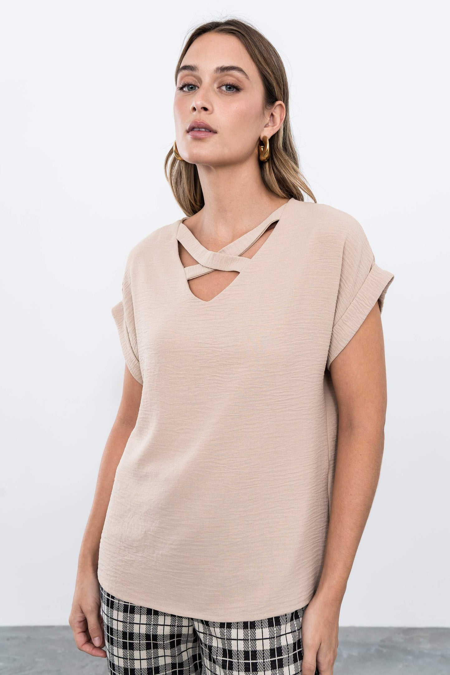BLUSA CRUCETA ESCOTE ARENA
