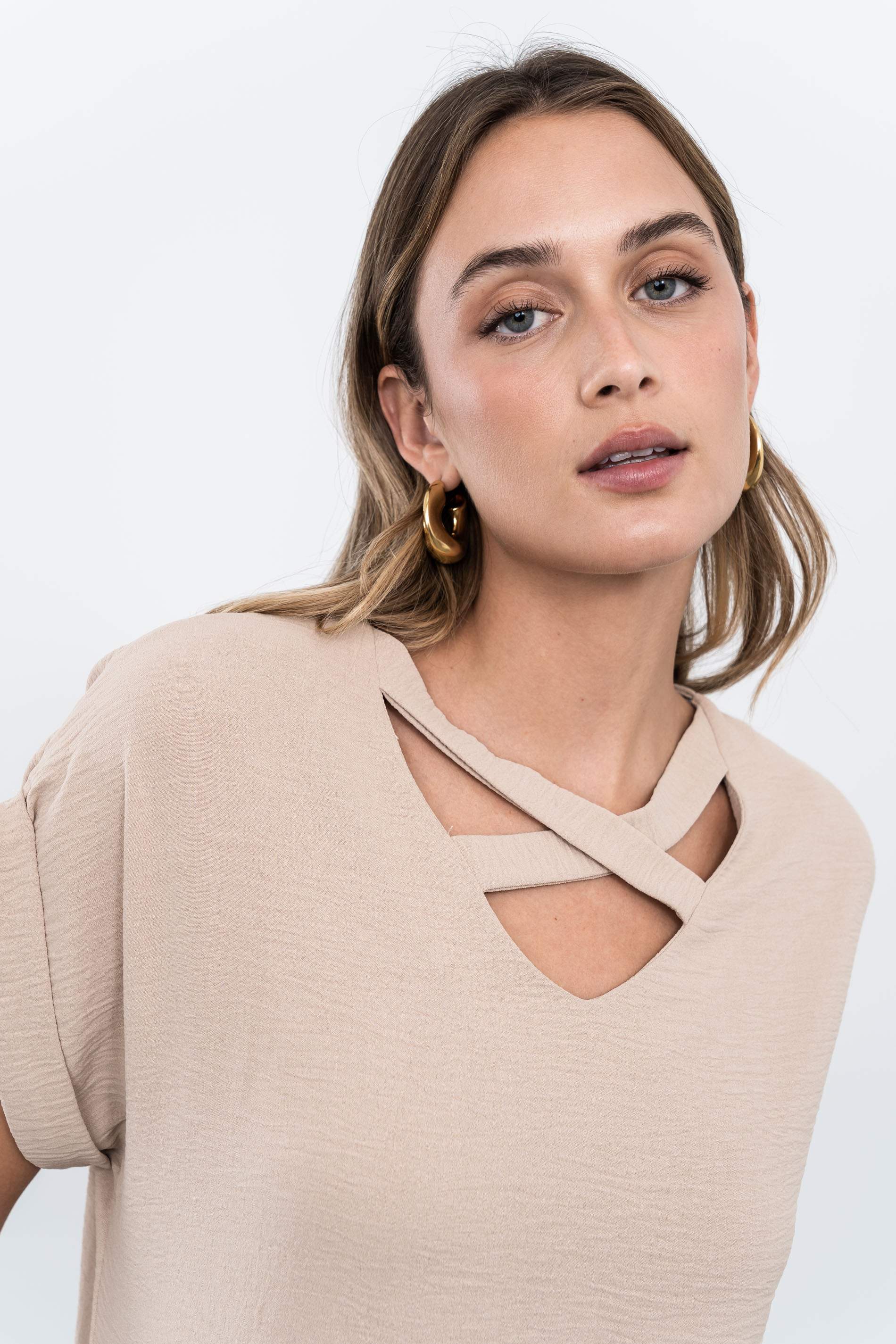 BLUSA CRUCETA ESCOTE ARENA - Imagen 2