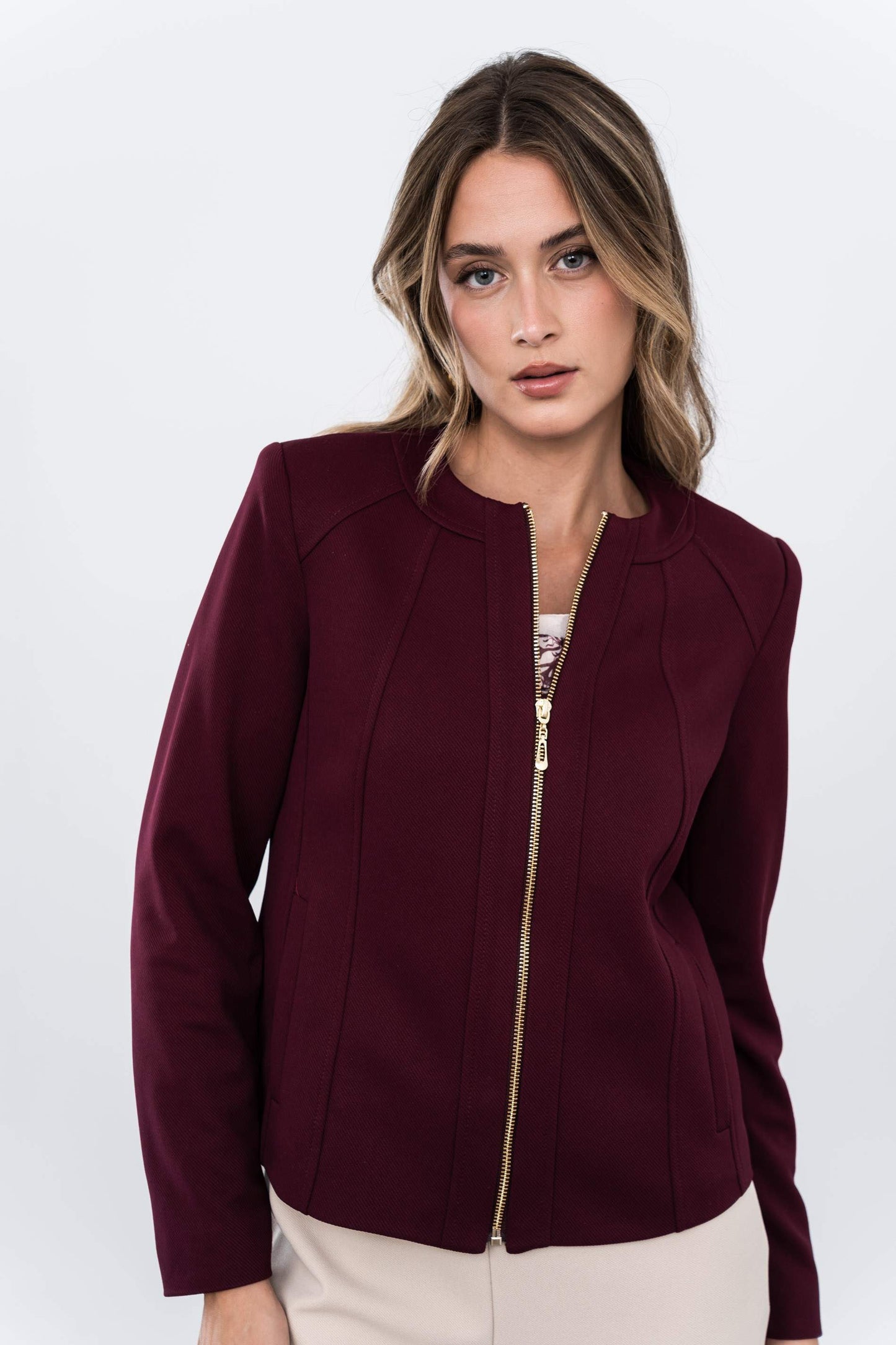 CHAQUETA CORTES CREMALLERA GRANATE - Imagen 7