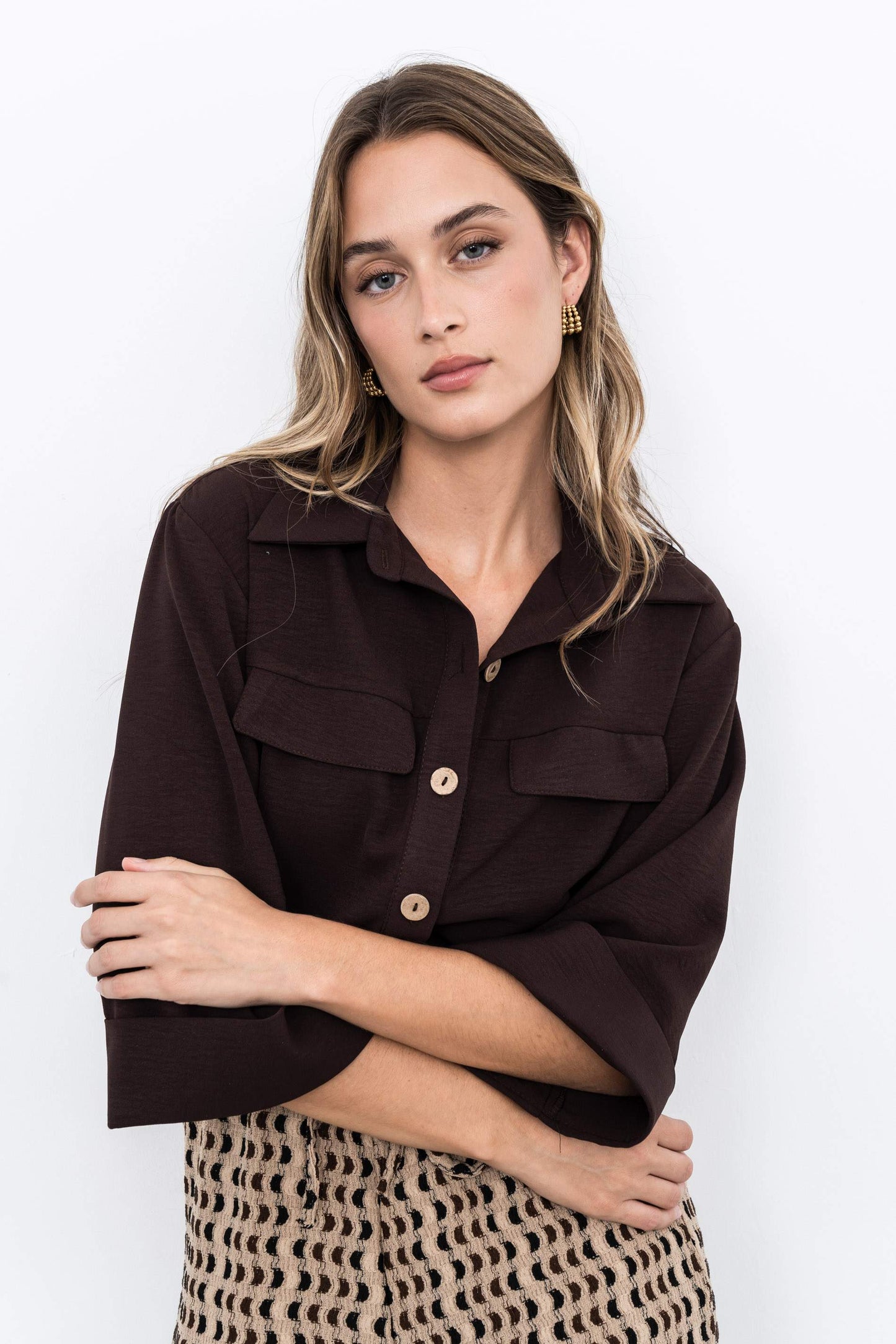CAMISA MANGAS VUELTA MARRON - Imagen 4