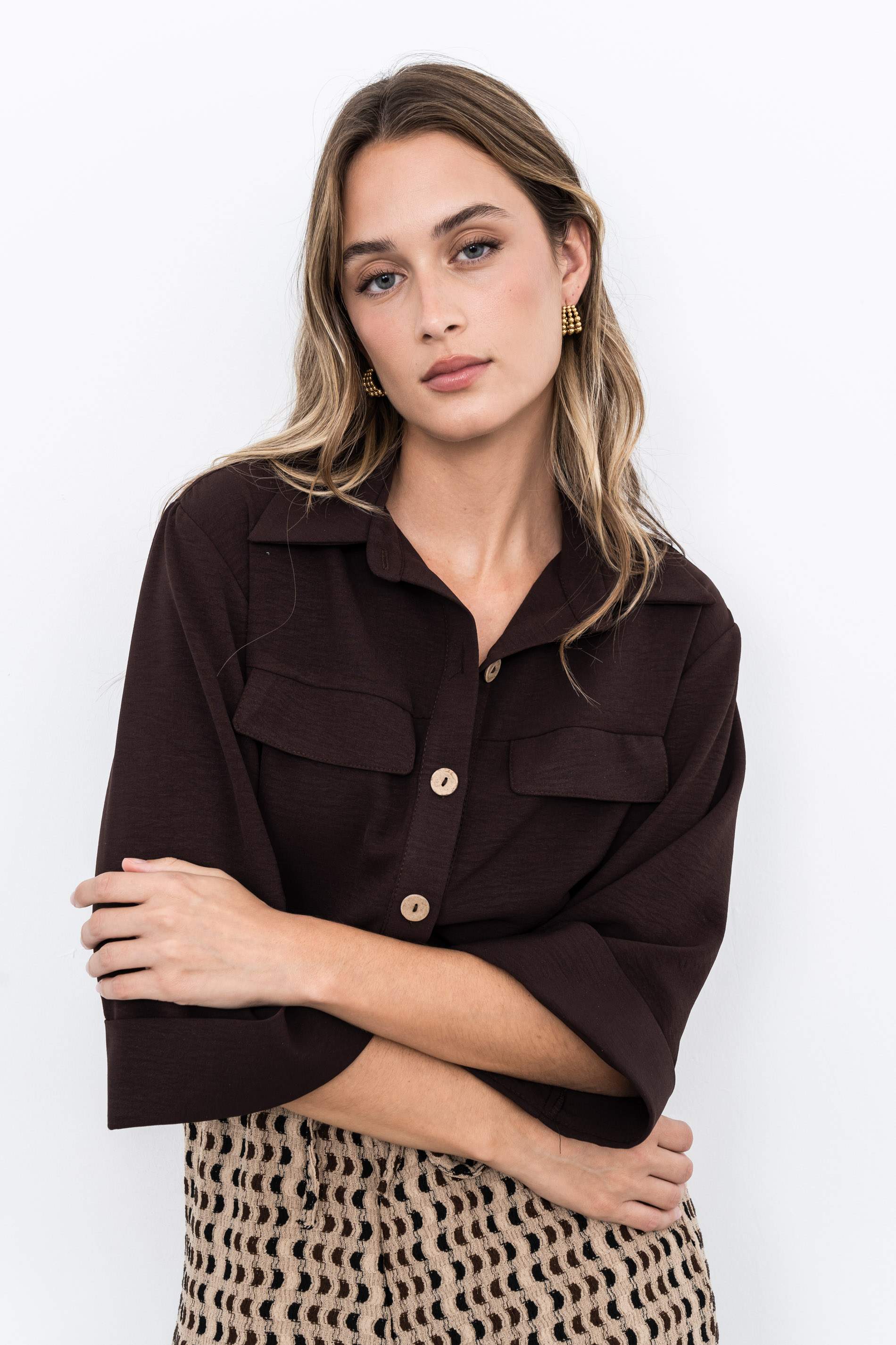 CAMISA MANGAS VUELTA MARRON - Imagen 4