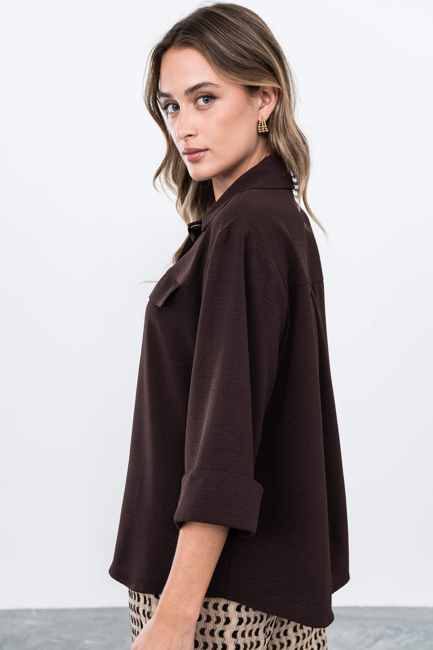 CAMISA MANGAS VUELTA MARRON - Imagen 6