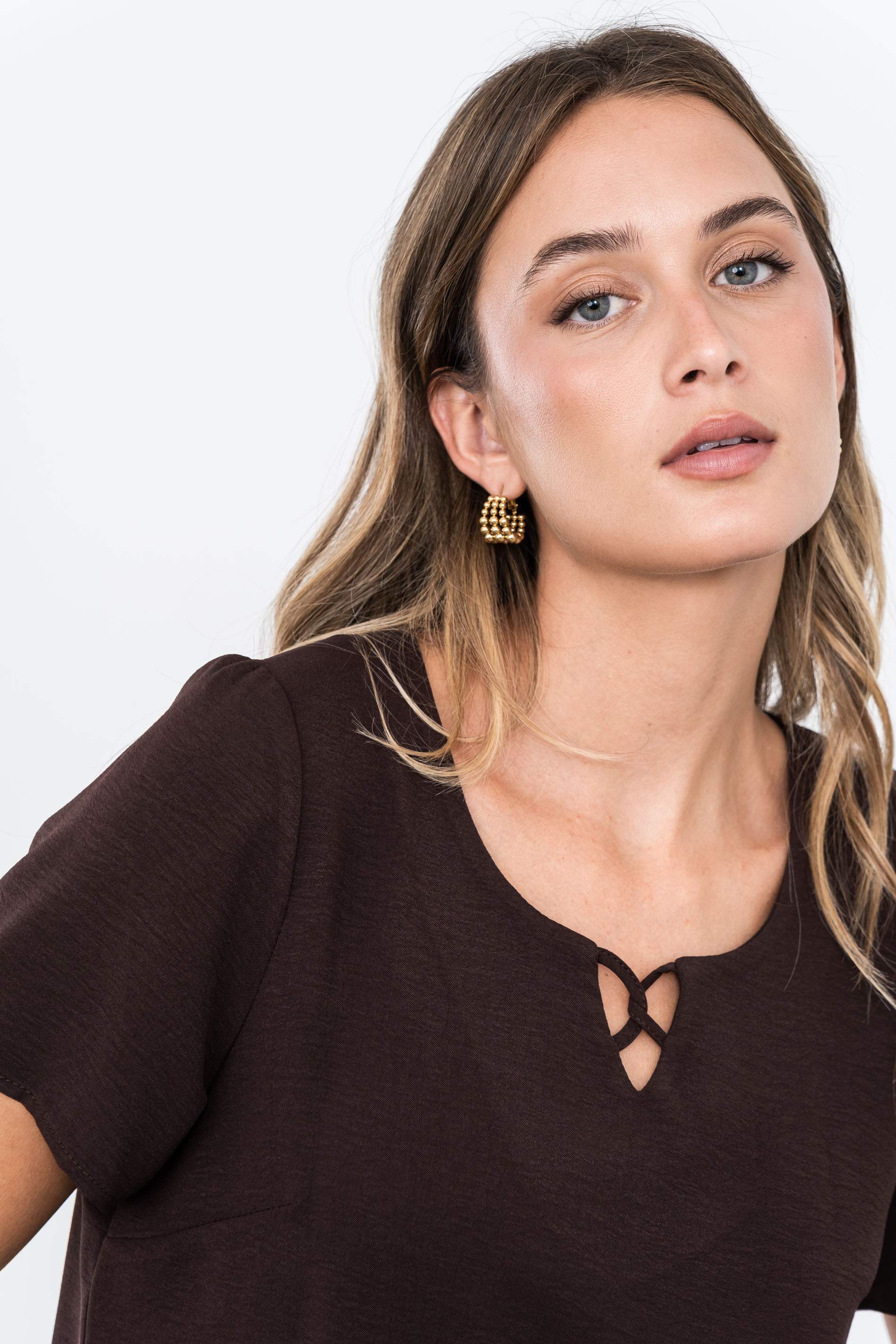 BLUSA DETALLE CRUZADO MARRON - Imagen 2