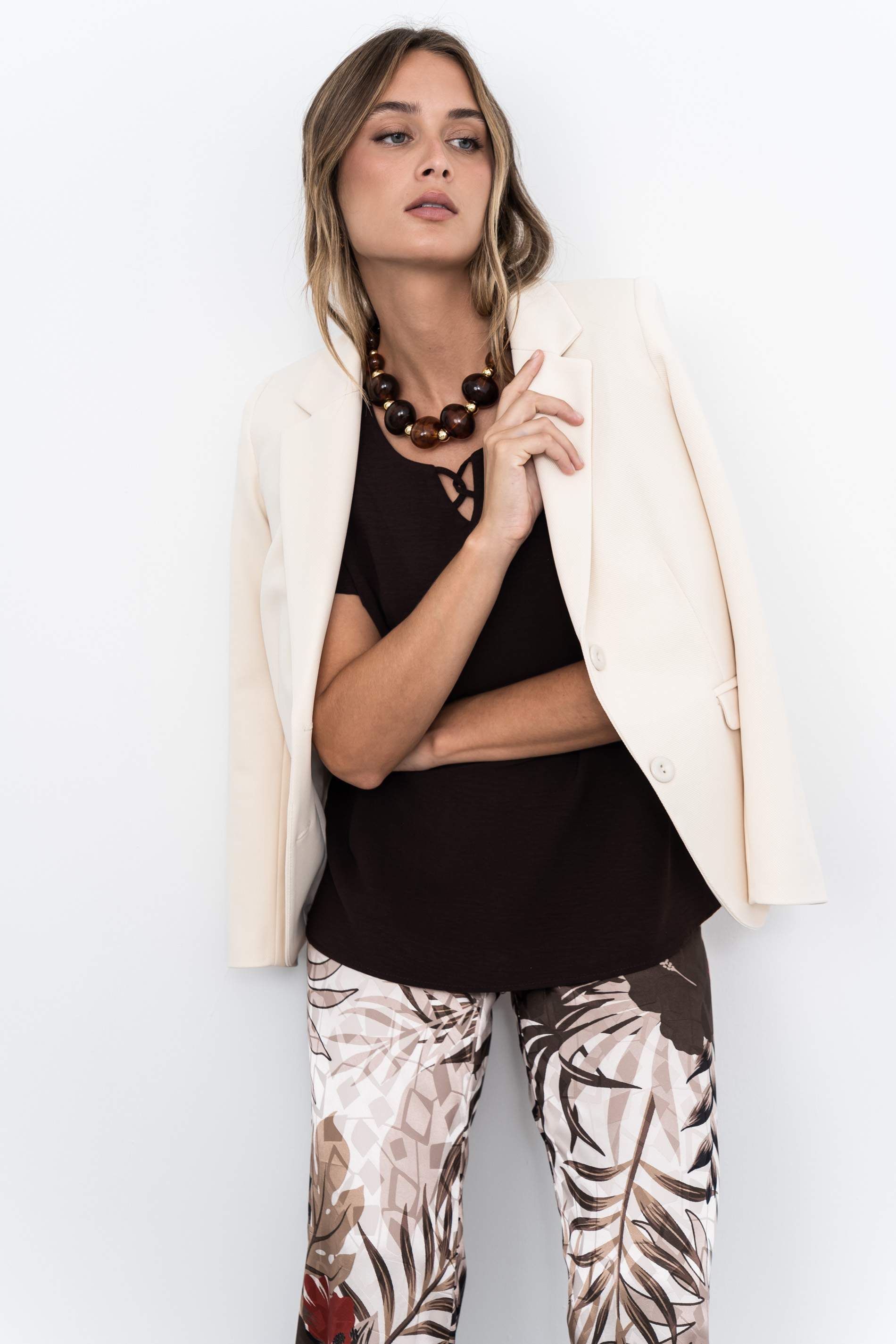 BLUSA DETALLE CRUZADO MARRON - Imagen 6