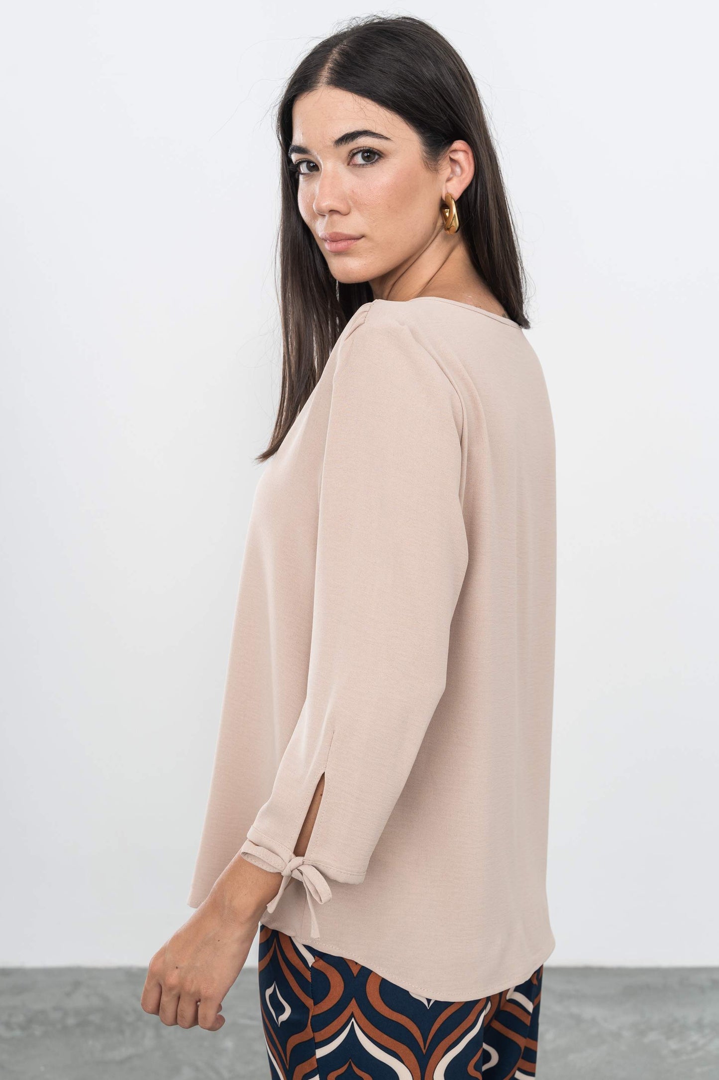 BLUSA DETALLE LACITOS ARENA - Imagen 4